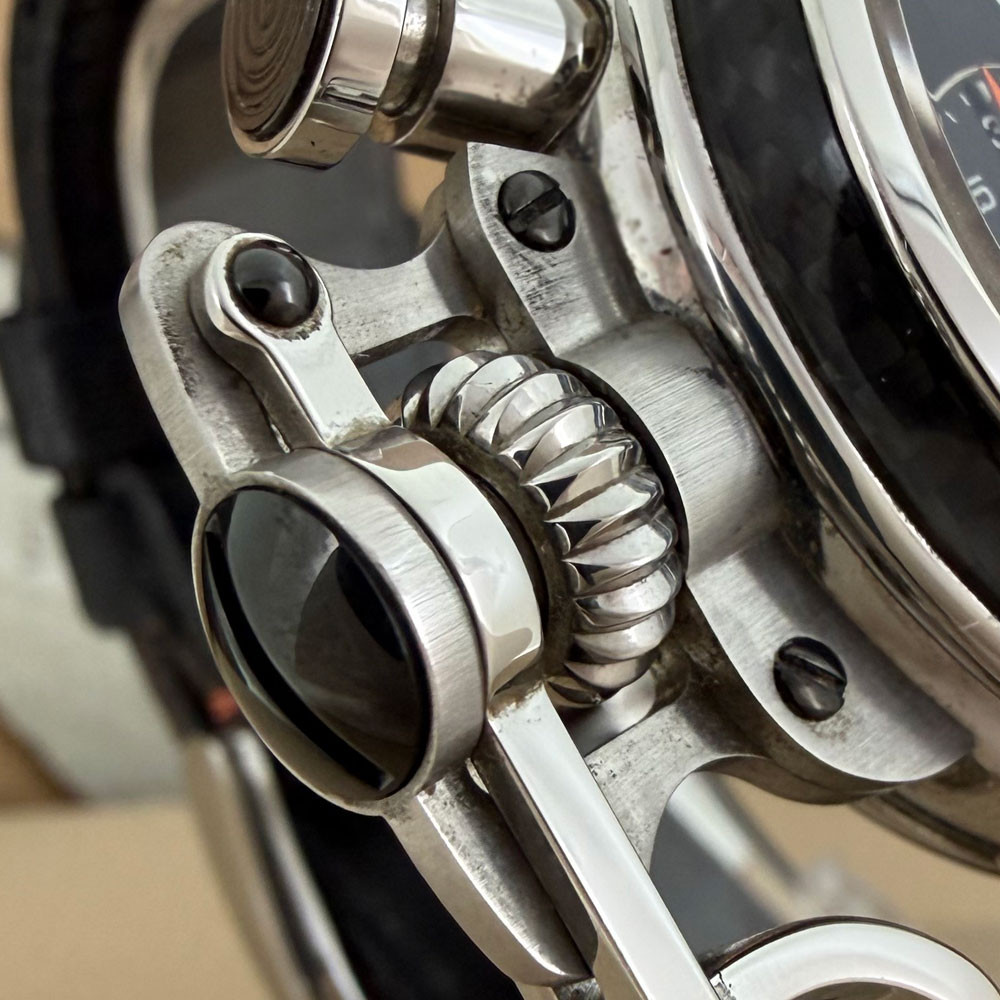 Graham Chronofighter Carbon Racing 2FCFS 4