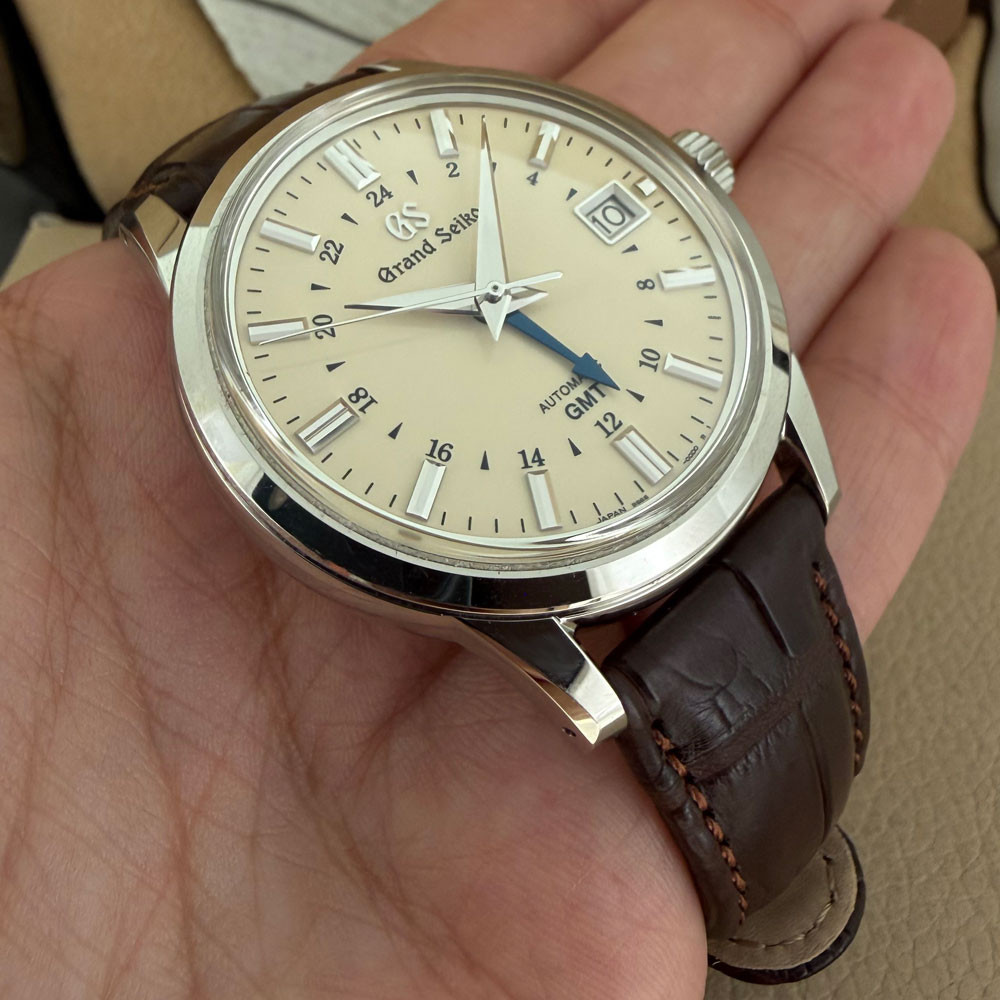 Grand Seiko Elegance Collection GMT SBGM221 11