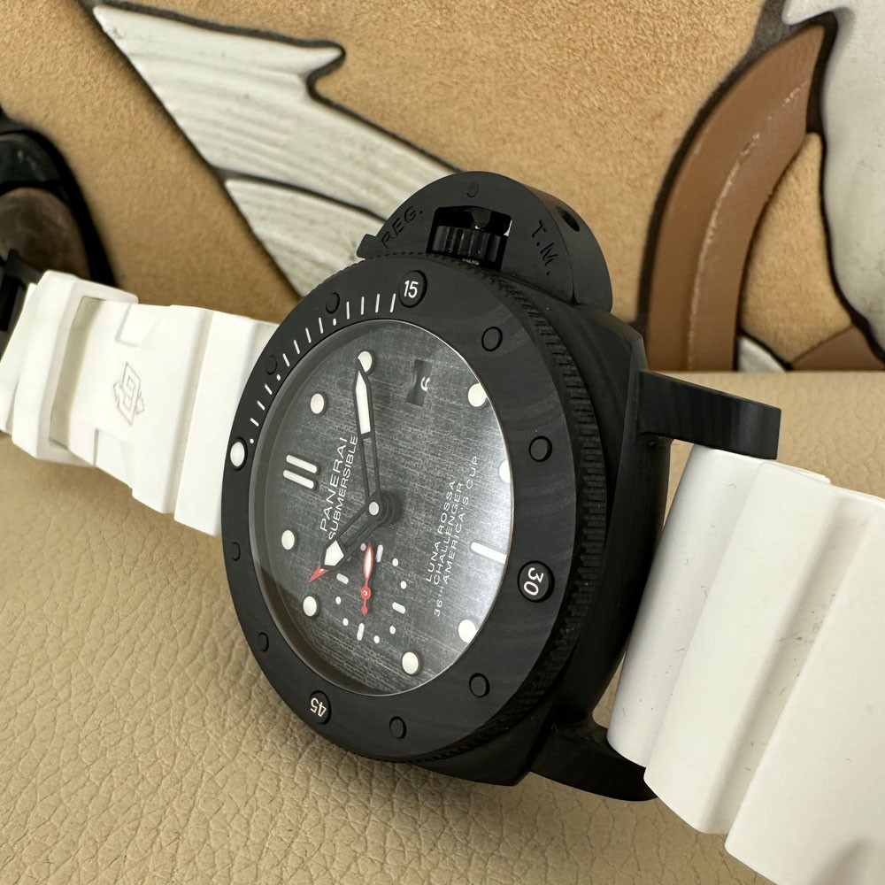 Panerai Luminor Submersible Luna Rossa PAM01039 11