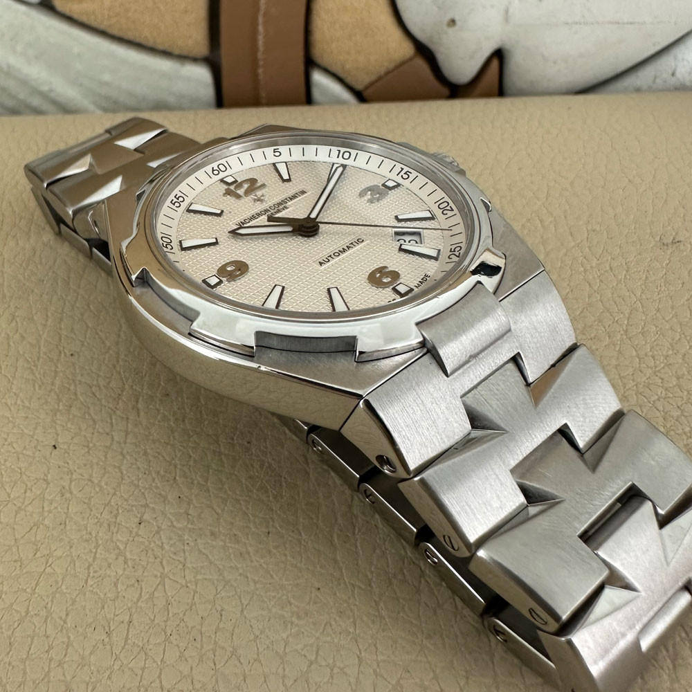 Vacheron Constantin Overseas 47040/B01A 12