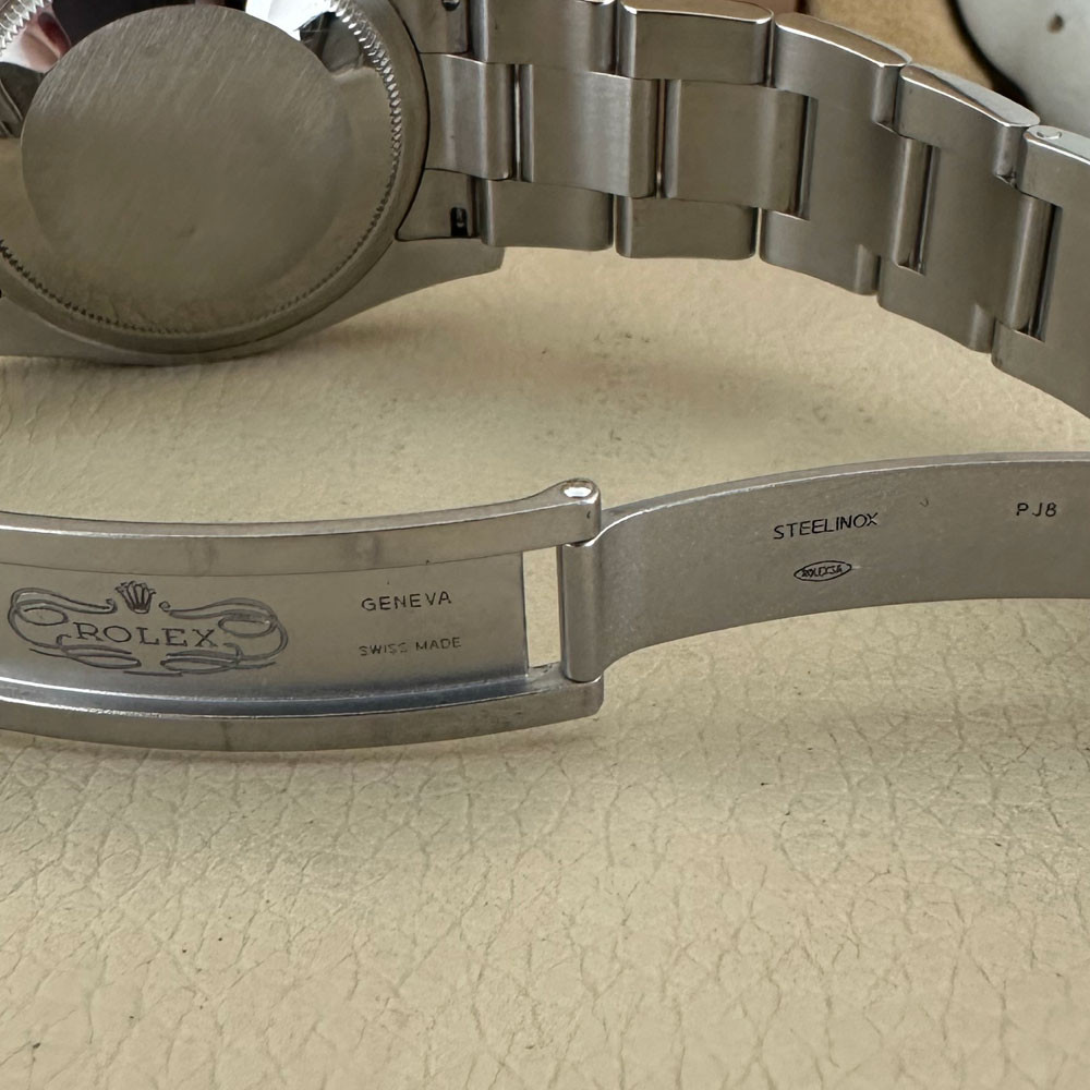 Rolex Oyster Perpetual 116000 8