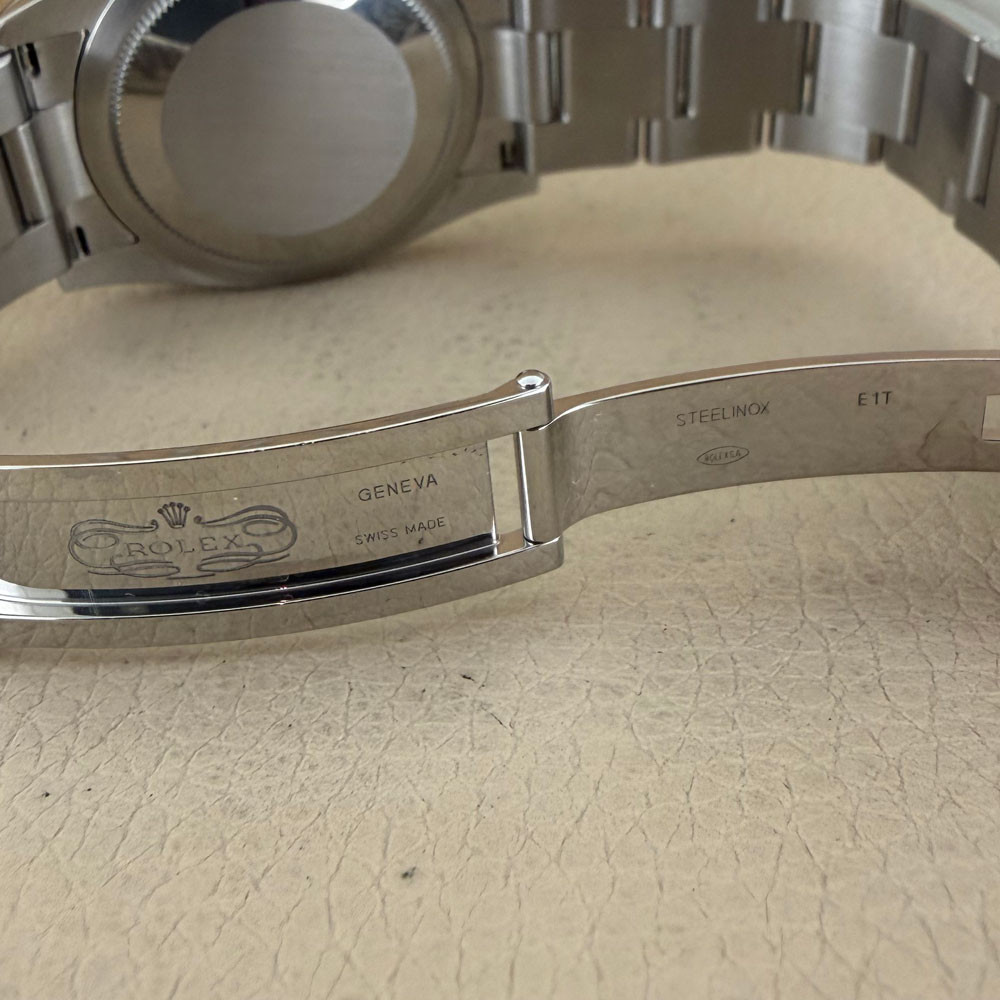 Rolex Oyster Perpetual 124200 11