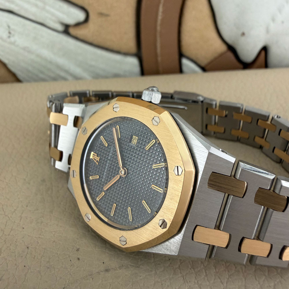 Audemars Piguet Royal Oak Midsize 12