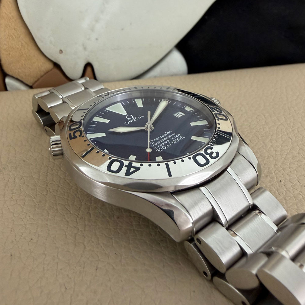 Omega Seamaster Electric Blue 22558000 13