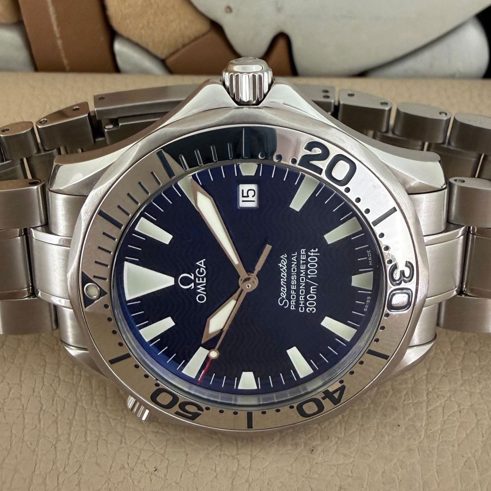 Omega Seamaster Electric Blue 22558000 15