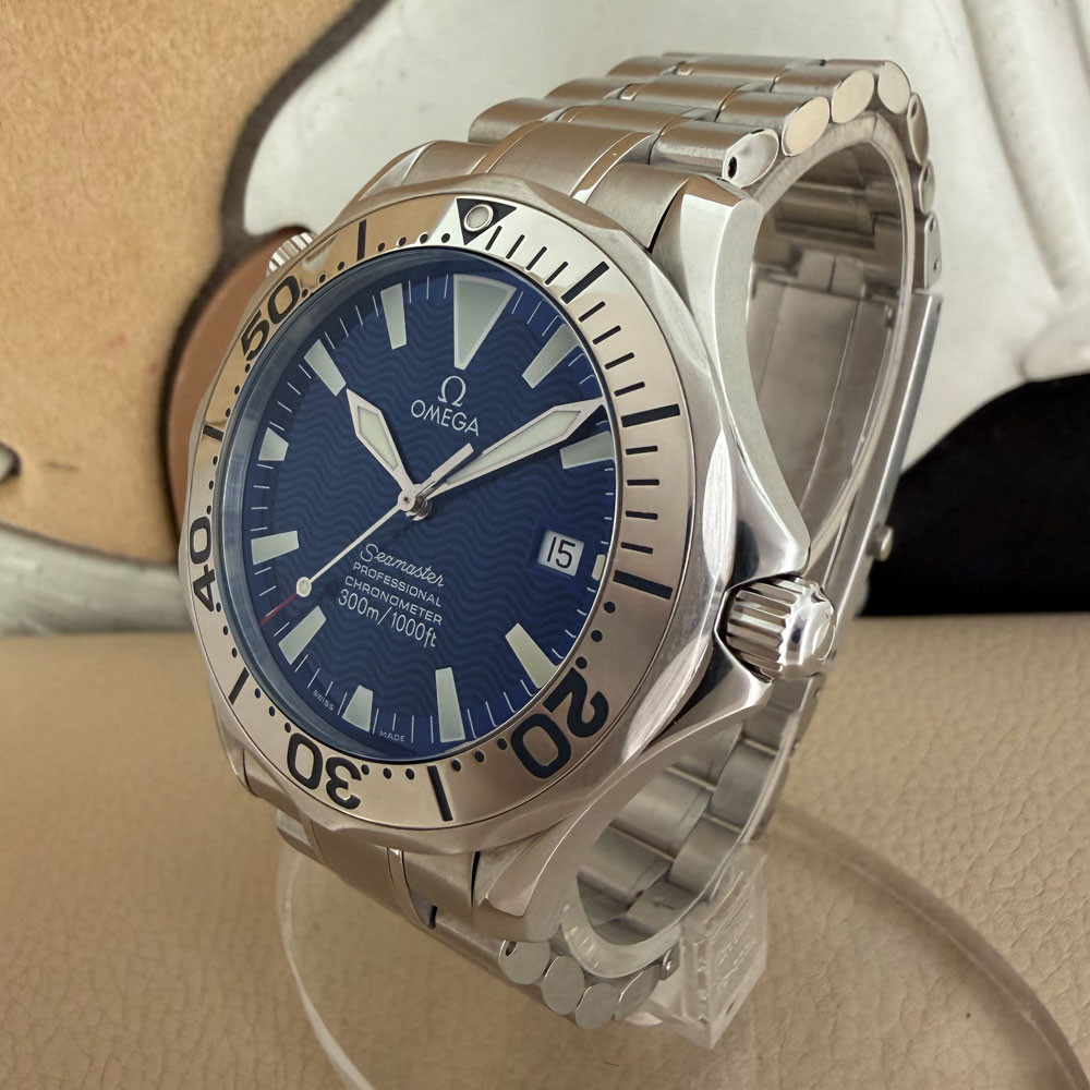 Omega Seamaster Electric Blue 22558000 2
