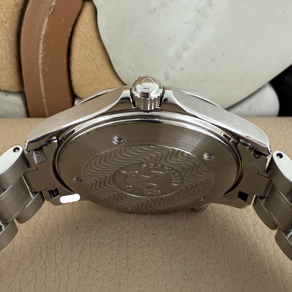 Omega Seamaster Electric Blue 22558000 8