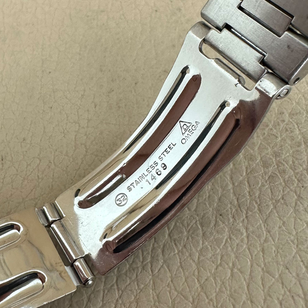 Omega Speedmaster Date 1750043 11