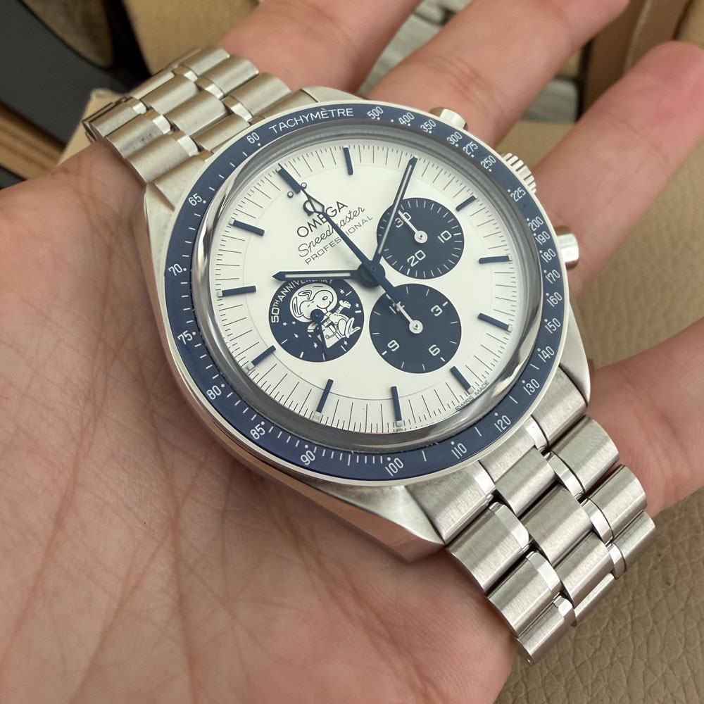 Omega Speedmaster Silver Snoopy Award 31032425002001 12