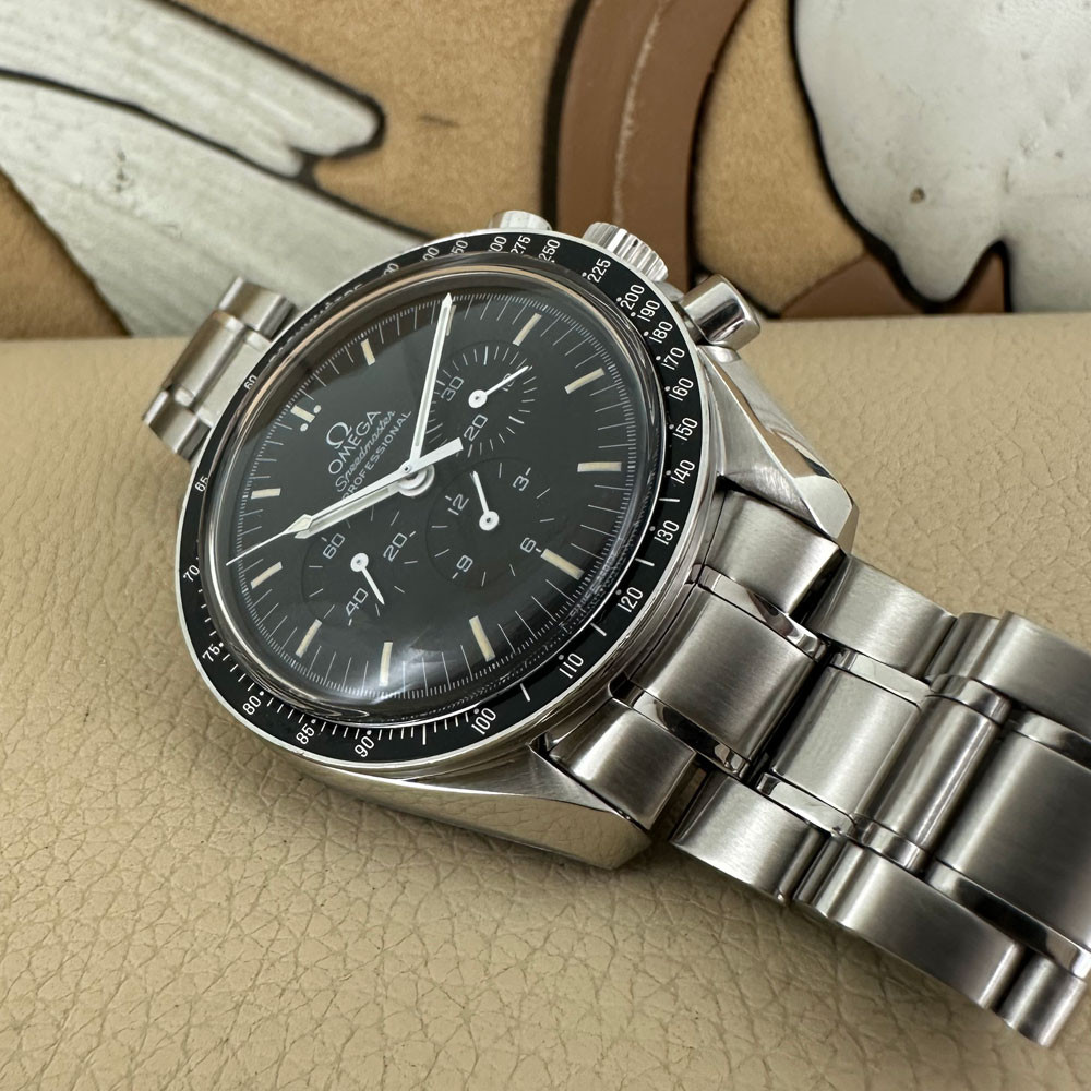 Omega Speedmaster Moonwatch Tritium Dial 1450022 13