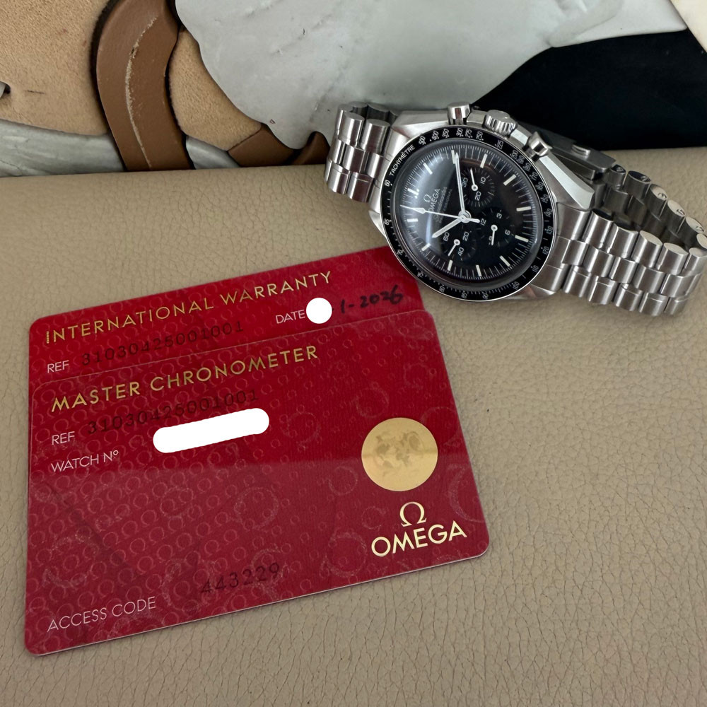 Omega Speedmaster Moonwatch Co  Axial 31030425001001 1
