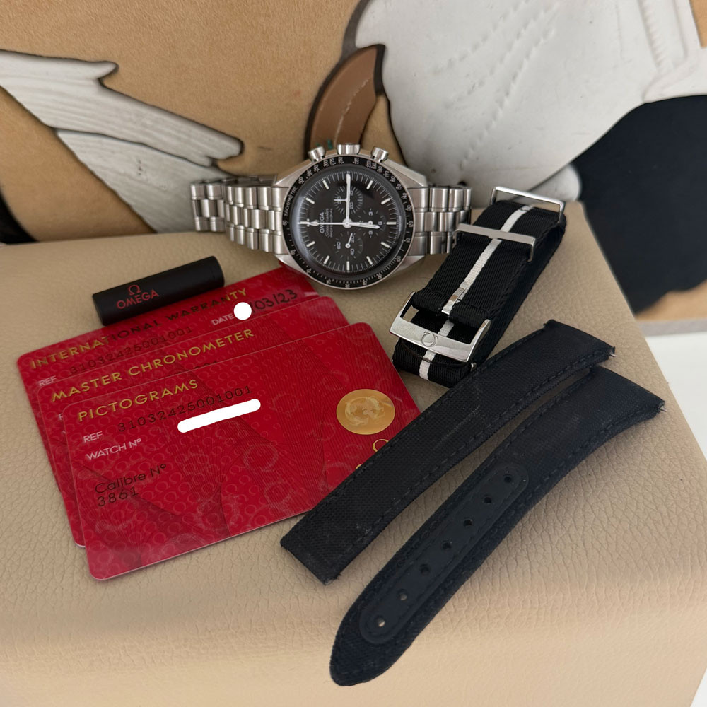 Omega Speedmaster Moonwatch 31032425001001 1