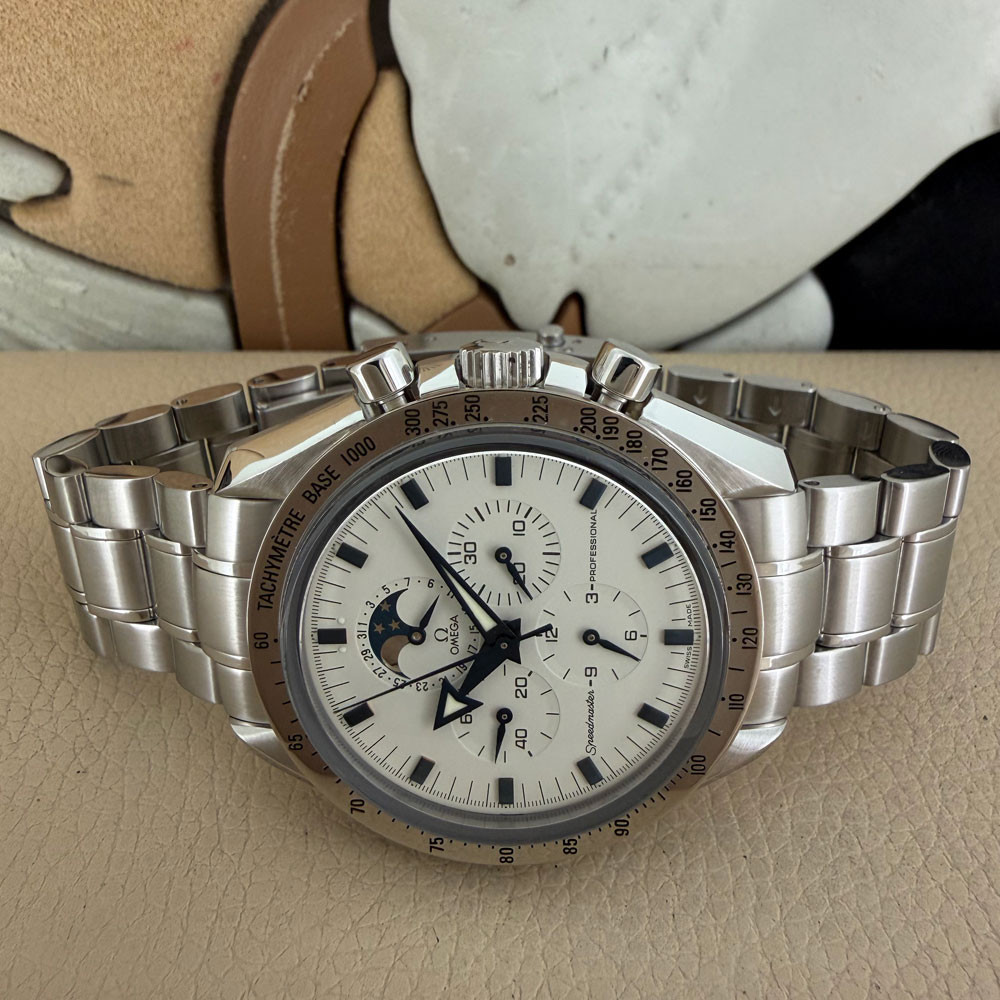 Omega Speedmaster Moonwatch Broad Arrow Moonphase 35752000 6
