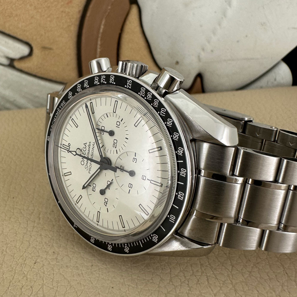 Omega Speedmaster Moonwatch Albino Limited Edition 35932000 15